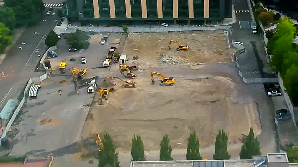 The overall scene remains consistent, with no apparent changes in equipment positioning or activity.