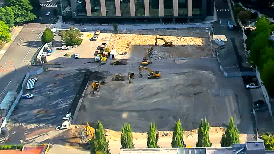 The site holds a stable appearance, with the positions of the machines and materials remaining consistent.