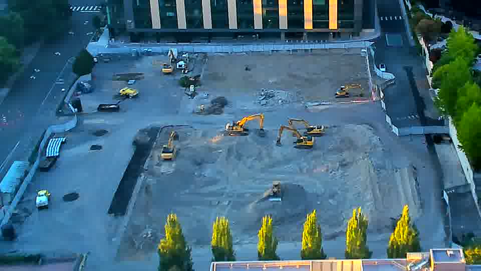 The site appears largely static, with the positions of the machinery and material distribution holding steady over the last quarter hour.