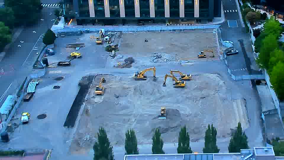The arrangement of machinery on site appears consistent, with no obvious movements detected in this interval.