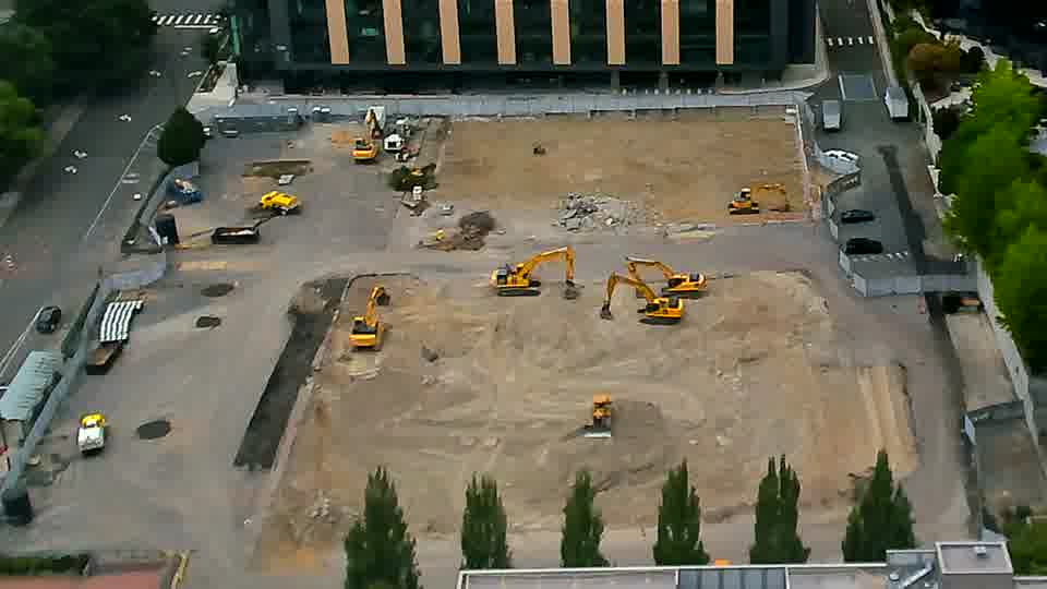 The view of the site shows a continued stillness, with the positions of the heavy equipment appearing identical to the previous frame.