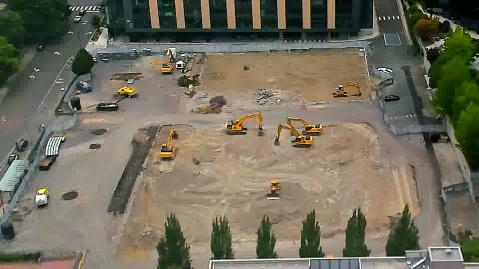 The scene is holding steady, with the machinery appearing in the same positions as before.