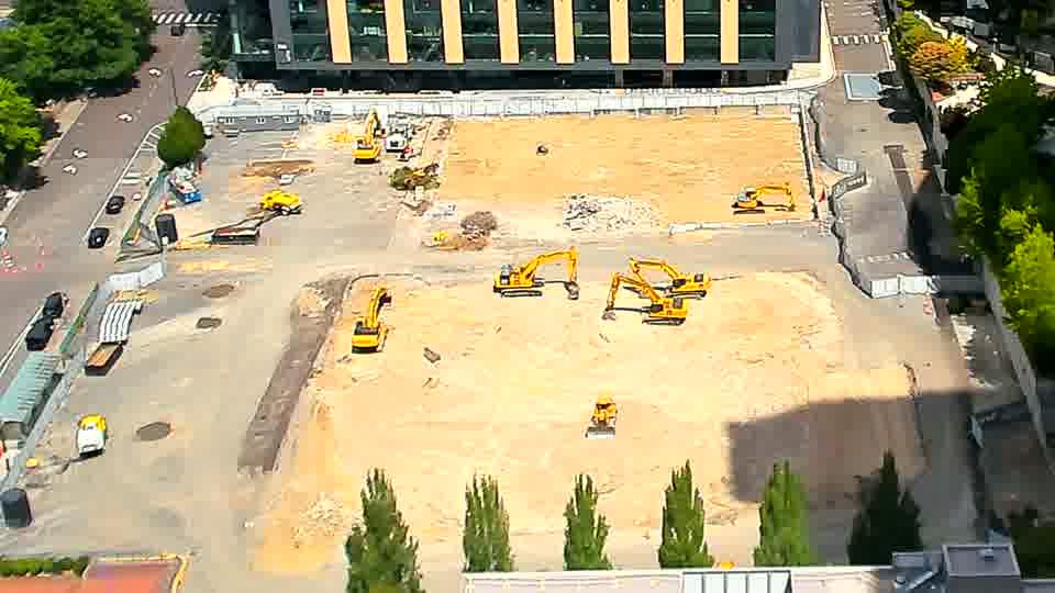 The site’s layout is nearly unchanged in the last fifteen minutes, with the machines remaining in the same positions.