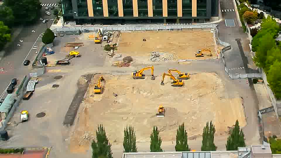 The site presents a stable picture, with the machines all remaining in their previous locations.