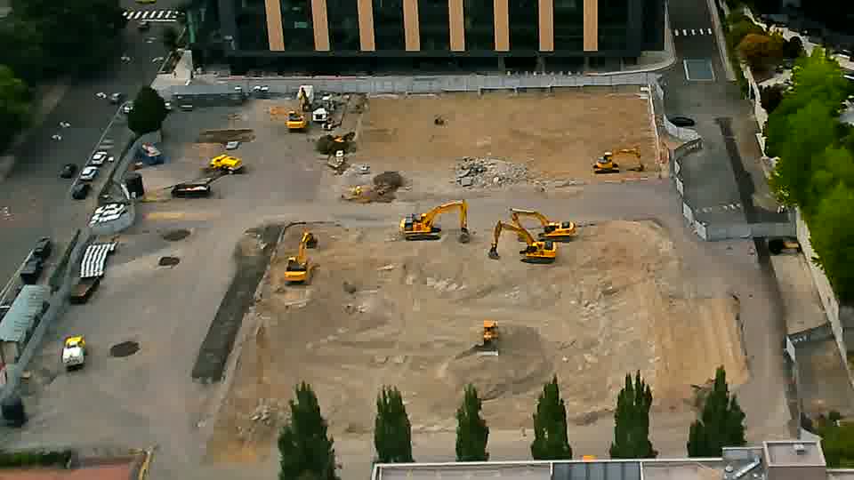 The site presents a consistent picture, with all visible machines holding their positions from the earlier view.