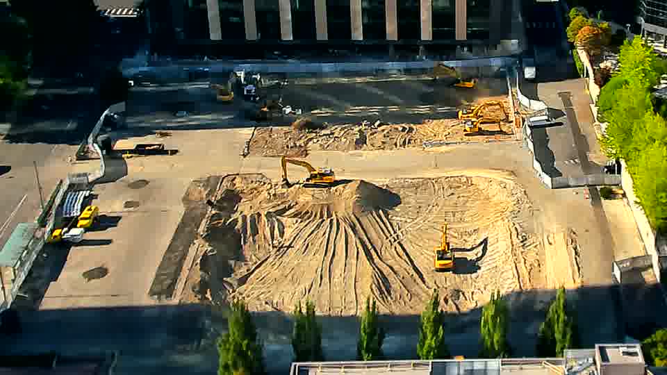 The equipment on site holds its positions, showing no apparent movement in the last fifteen minutes.