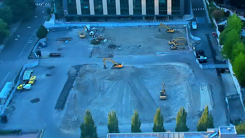 The scene holds steady, with the machinery maintaining its positions across the site.