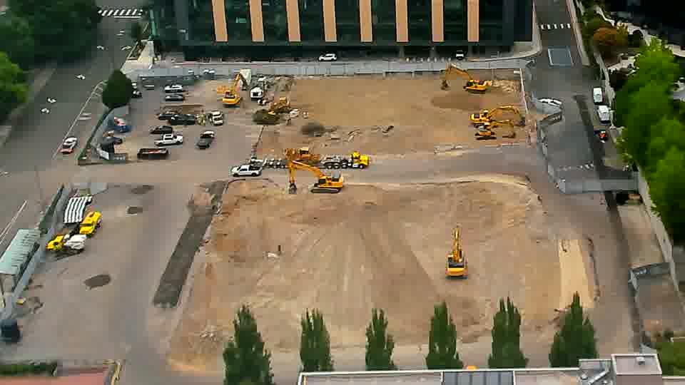 The machinery on site maintains its previous arrangement, showing no apparent movement in this recent view.