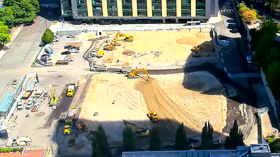 The site appears quiet, with no visible changes in equipment positions or vehicle movements between the two views.