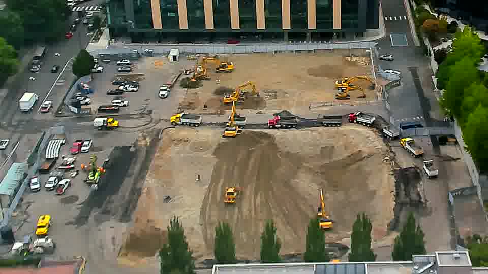 The scene holds steady, with no apparent adjustments to equipment locations or incoming/outgoing traffic.