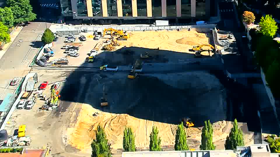 Activity on the site remains minimal, with the machinery largely holding steady in their previous positions.
