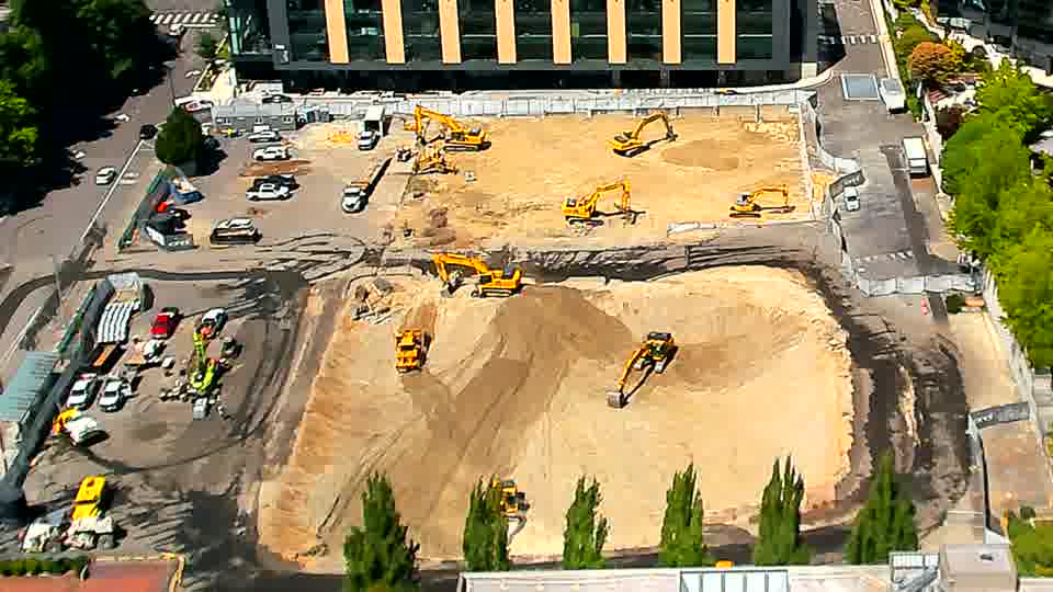 The tracked machine near the center of the site has rotated slightly to the right.