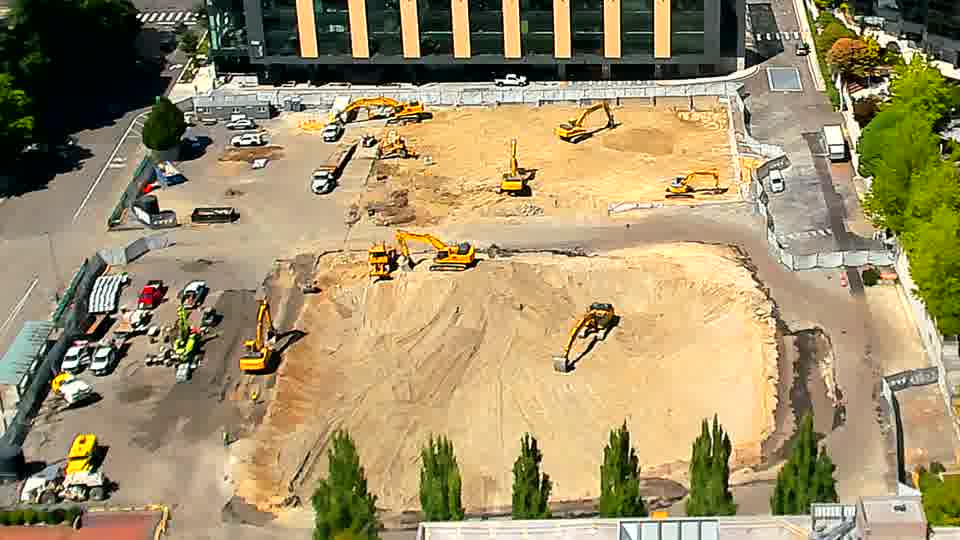 The scene remains remarkably similar, with the machines holding their positions across the site.