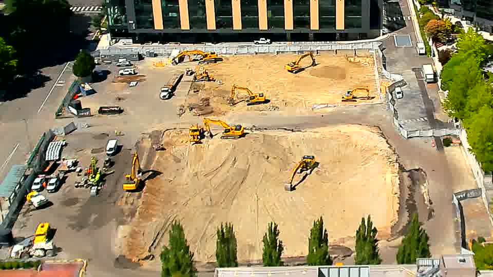 The scene shows minimal alteration, with the equipment largely remaining in the same positions as previously observed.