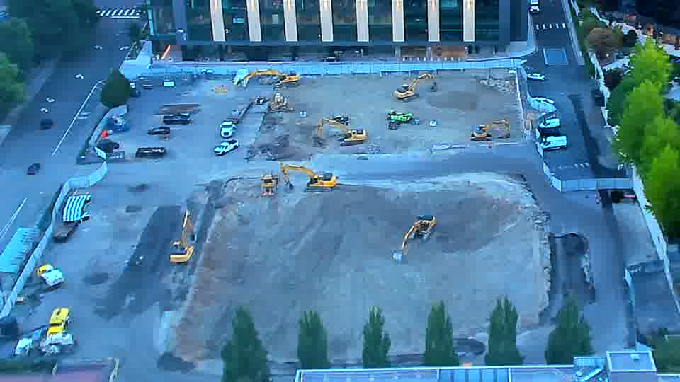 NoLCSno activity is visible across the block, with all machinery and vehicles remaining stationary.