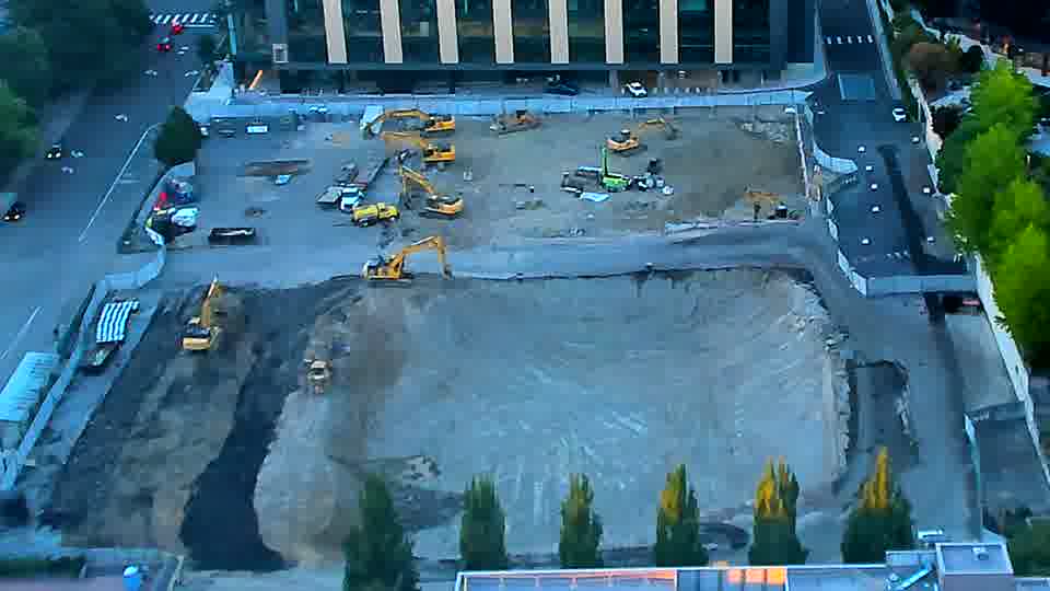 The site presents a consistent view, with no discernible movement of machinery or materials in the last fifteen minutes.