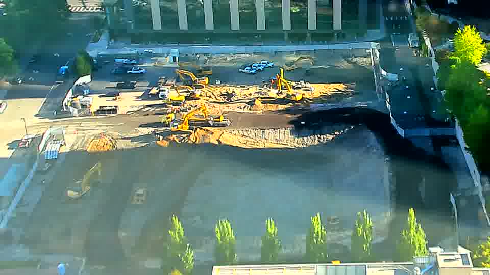 The site presents a static view, with equipment holding its positions from the last check.