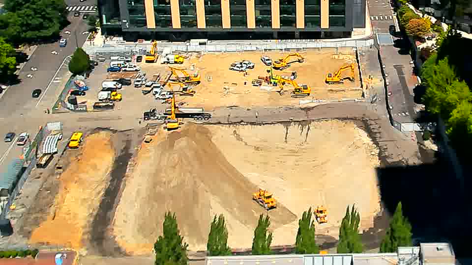 The position of one of the excavators near the center of the site has shifted slightly.