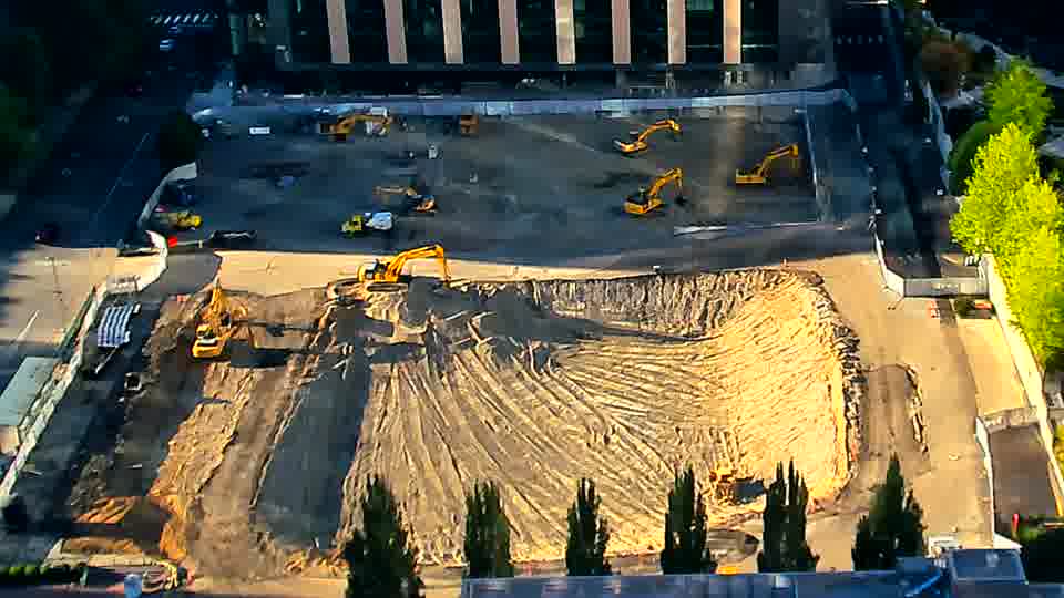 The position of one of the excavators near the lower-left corner has shifted slightly. Apart from that, the site appears much the same as it did a few minutes ago.
