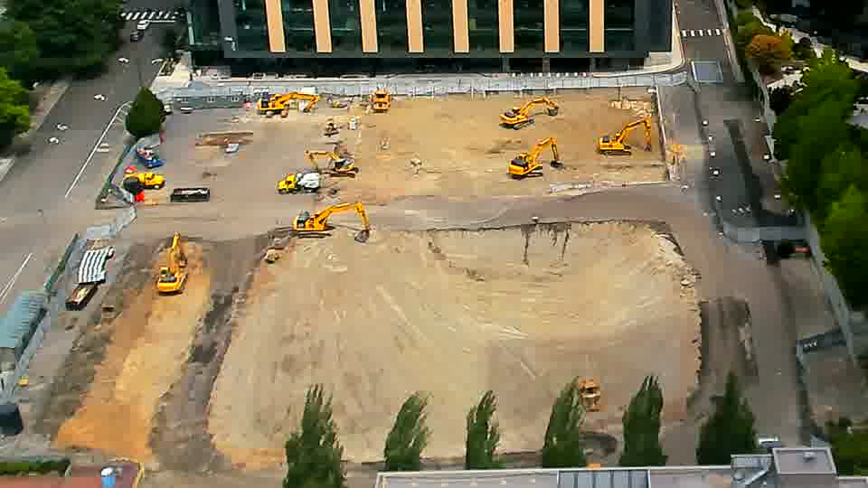 Equipment locations are largely unchanged, though a small piece of machinery has shifted slightly within the lower-center area of the site.