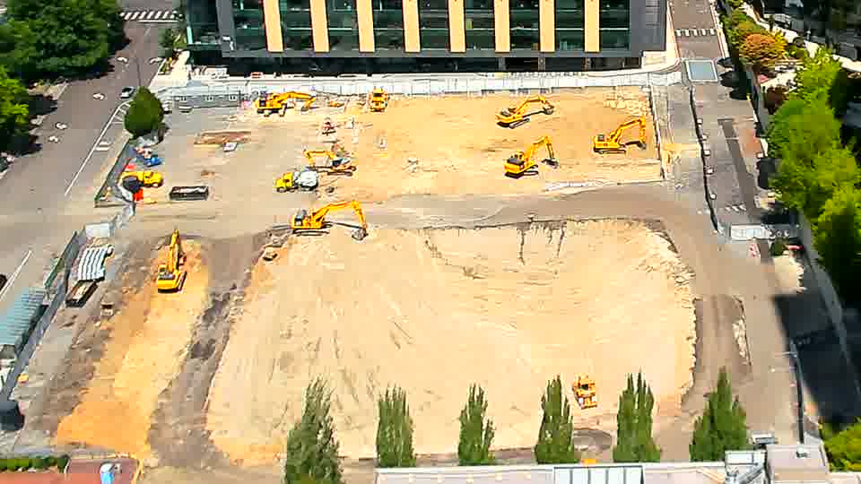 The site holds a steady appearance, with no noticeable movement of equipment or materials in the last fifteen minutes.