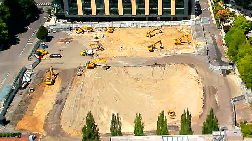 The scene appears unchanged, with all machinery holding its previous locations across the site.