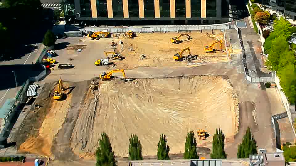 The site presents a nearly identical view, with no apparent movement of equipment or materials since the last check-in.