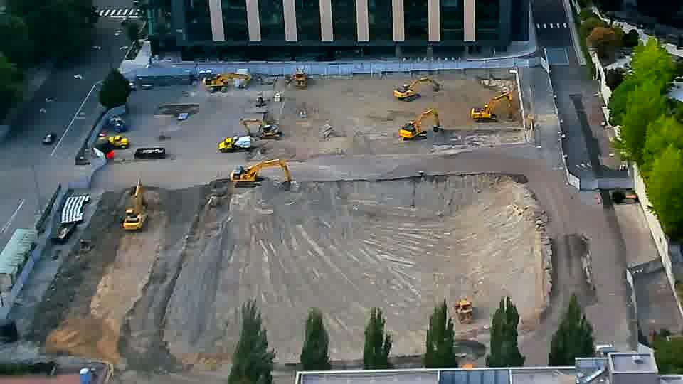 The equipment layout appears consistent, with no discernible changes in positioning over the past quarter hour.