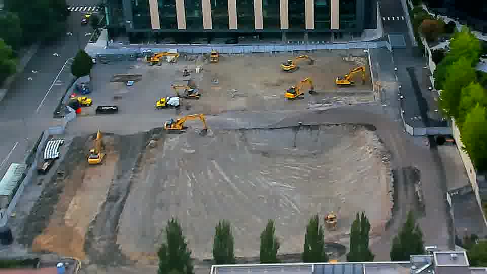 The arrangement of equipment on site appears stable, with no clear shifts in position during the last fifteen minutes.