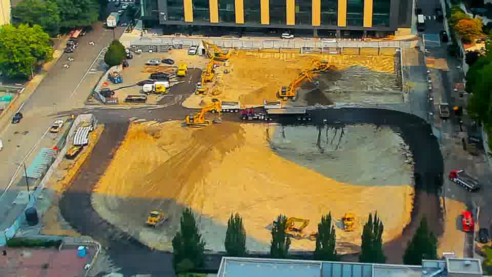 The scene appears very stable, with the positions of the heavy equipment and material stockpiles remaining consistent.