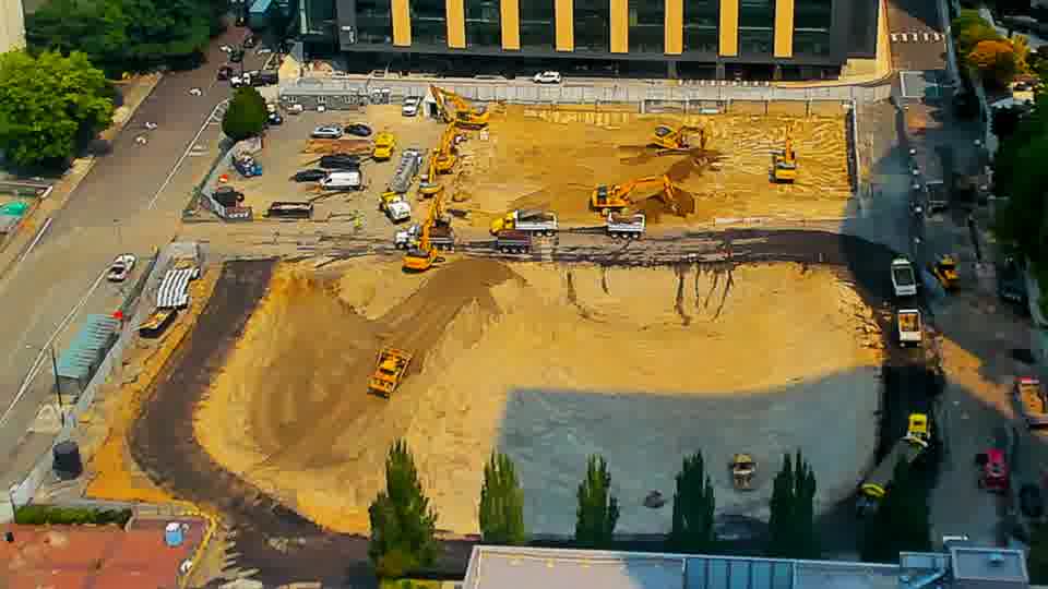 A single piece of heavy machinery has shifted position within the central area of the site.