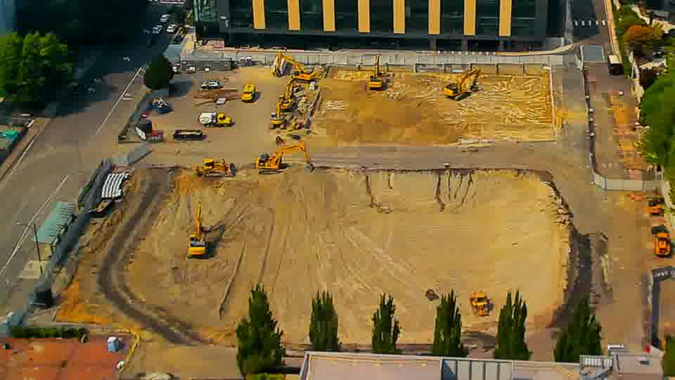 The site appears unchanged, with all visible equipment remaining in the same locations as fifteen minutes ago.