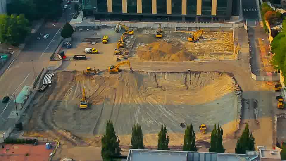 The site holds steady, with no discernible shifts in the locations of equipment or materials.