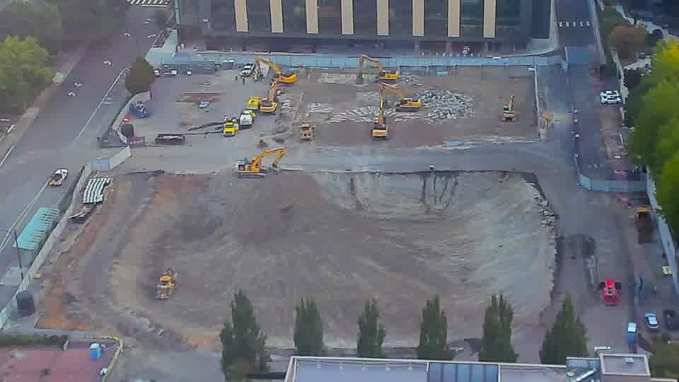 The equipment layout remains consistent, with no apparent movement of the larger machines during this interval.