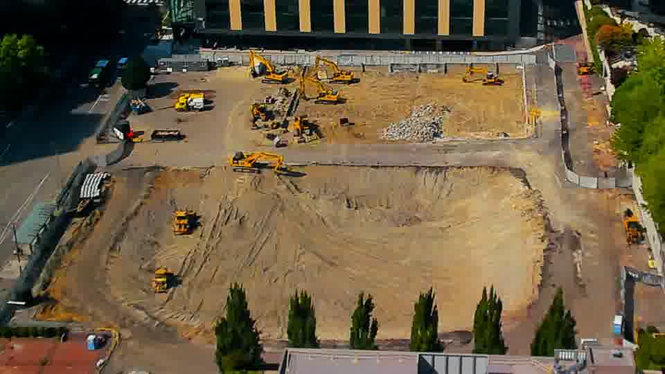 The site’s appearance is nearly identical to the previous view, with no apparent movement of equipment or material.