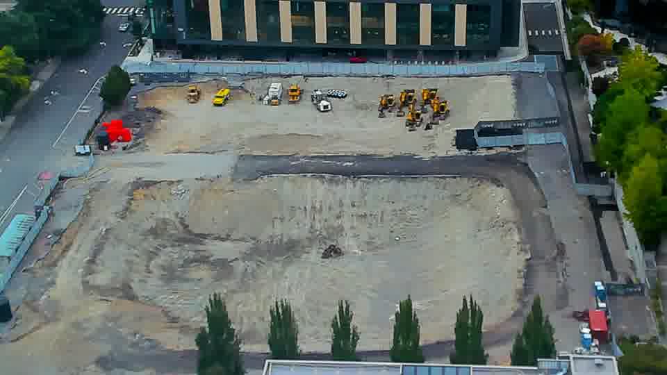 Construction camera frame at 8:45 AM PT. The scene remains remarkably still, with equipment appearing in the same positions as fifteen minutes prior.