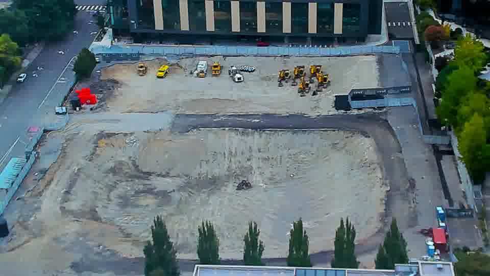 Construction camera frame at 9:30 AM PT. The site’s appearance has not shifted noticeably in the last fifteen minutes, with all visible equipment remaining in the same positions.