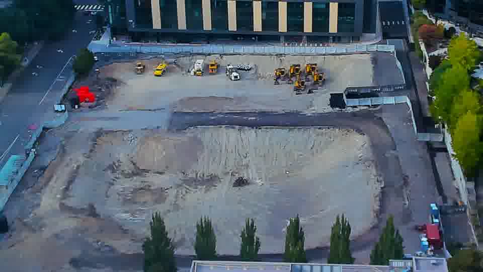 Construction camera frame at 5:00 PM PT. Everything visible on site maintains its prior arrangement, showing no new movements or additions in the last fifteen minutes.