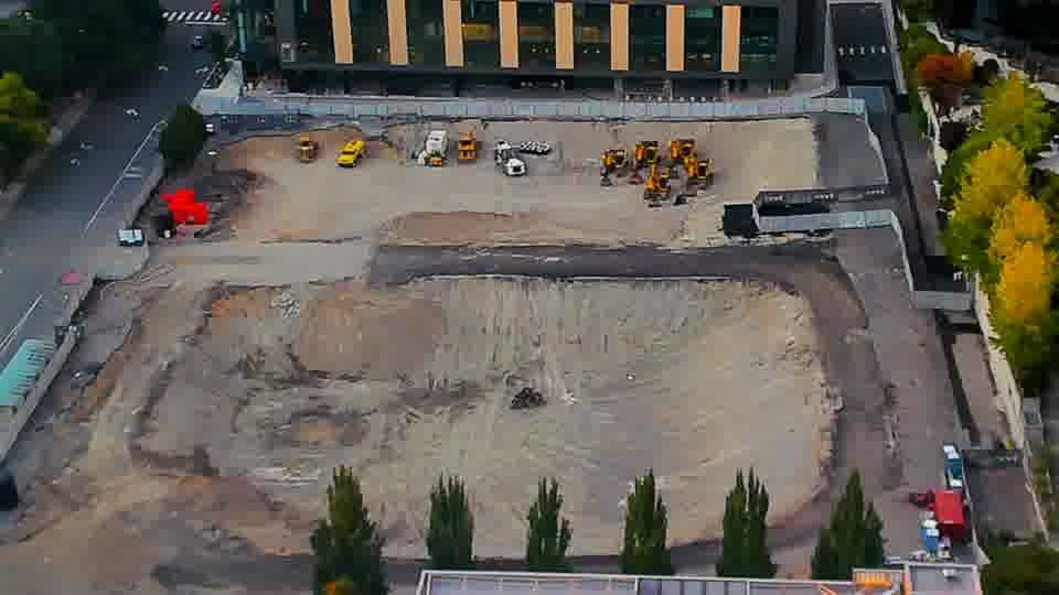 Construction camera frame at 7:15 PM PT. Everything on site appears to be holding its place, with no discernible shifts in machinery or vehicle locations.