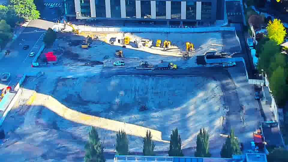 Construction camera frame at 9:15 AM PT. No visible change between these frames.