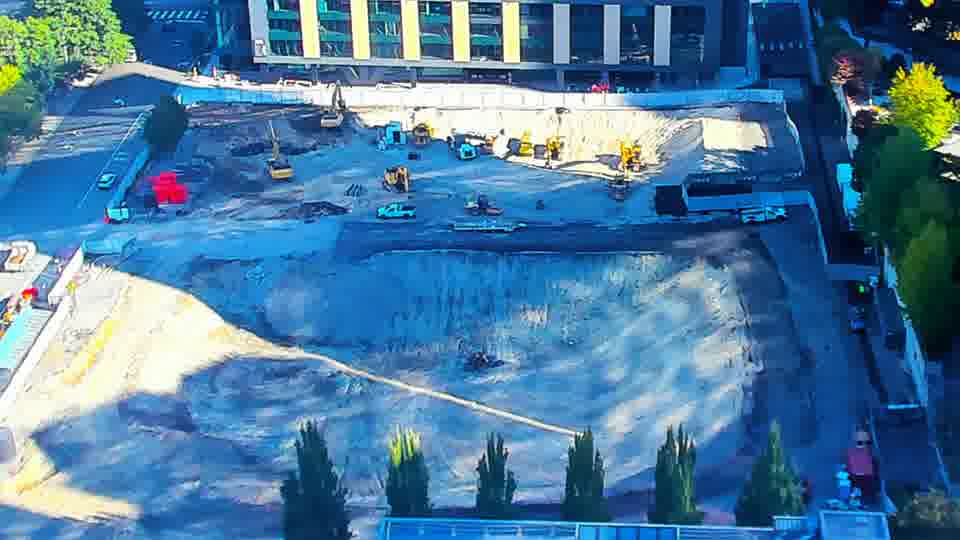 Construction camera frame at 9:30 AM PT. No visible change between these frames.
