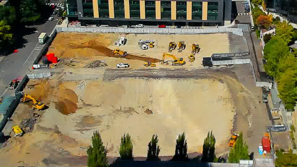 Construction camera frame at 2:00 PM PT. No visible change between these frames.