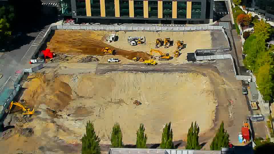 Construction camera frame at 3:00 PM PT. No visible change between these frames.