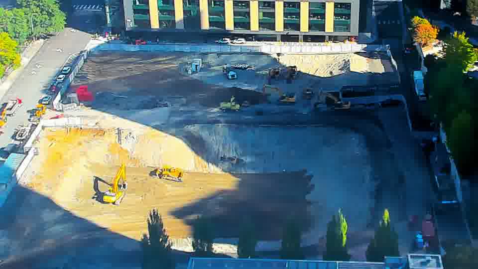 Construction camera frame at 10:00 AM PT. No visible change between these frames.