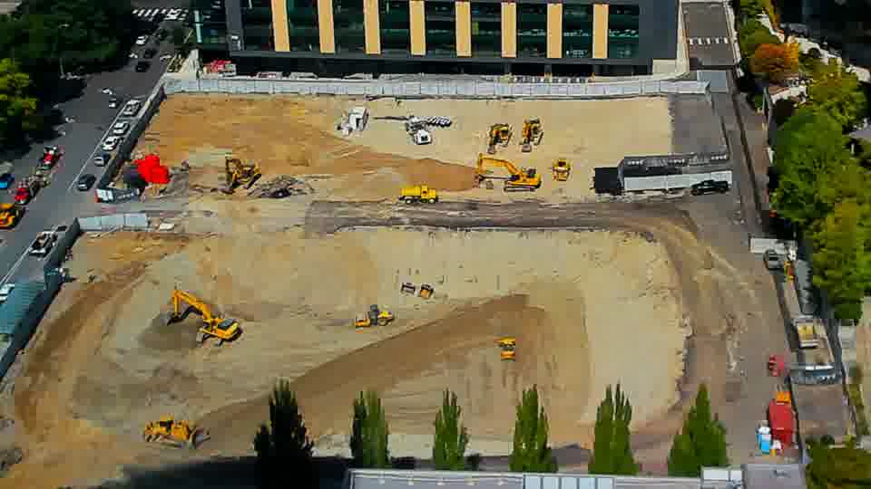 Construction camera frame at 1:15 PM PT. No visible change between these frames.