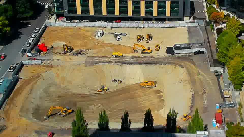 Construction camera frame at 2:00 PM PT. No visible change between these frames.
