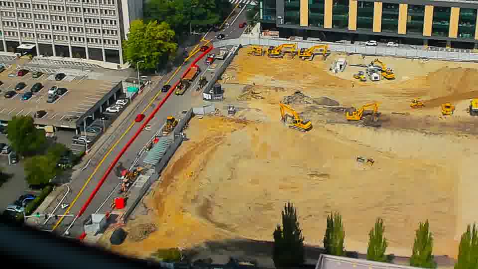 Construction camera frame at 1:15 PM PT. No visible change between these frames.