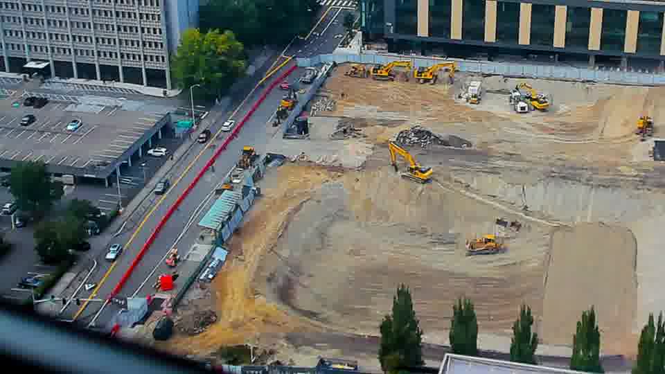 Construction camera frame at 5:00 PM PT. No visible change between these frames.