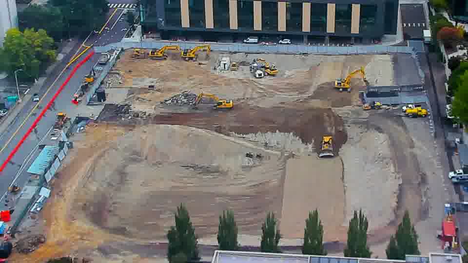 Construction camera frame at 8:00 AM PT. No visible change between these frames.