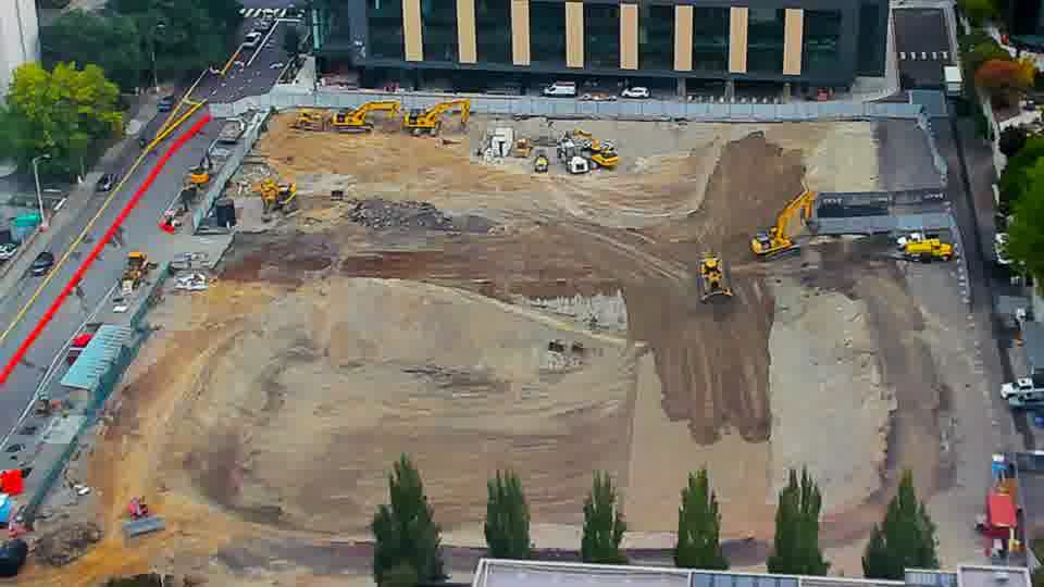 Construction camera frame at 9:00 AM PT. No visible change between these frames.